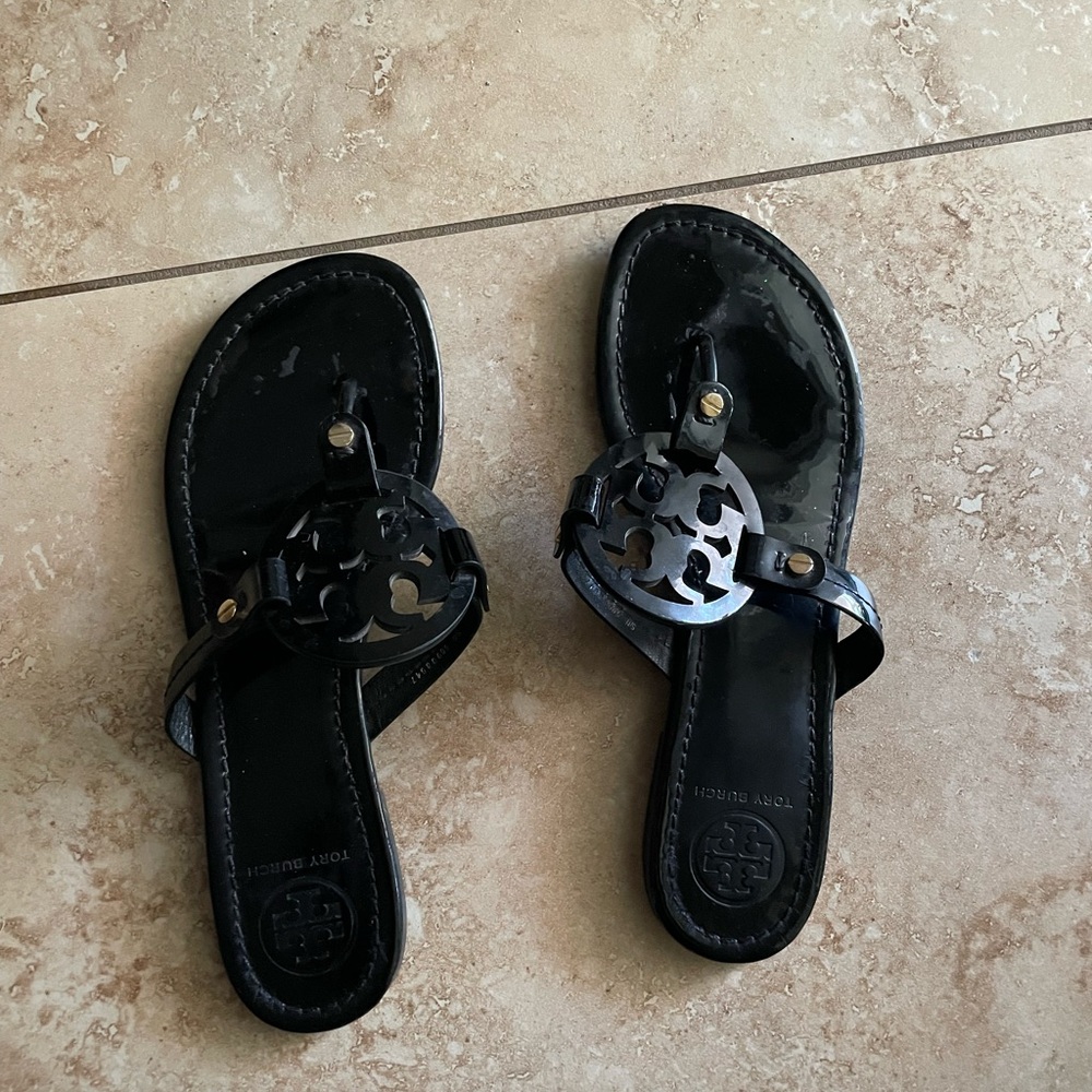 Tory Burch Black Patent Leather Sandals with Medallion